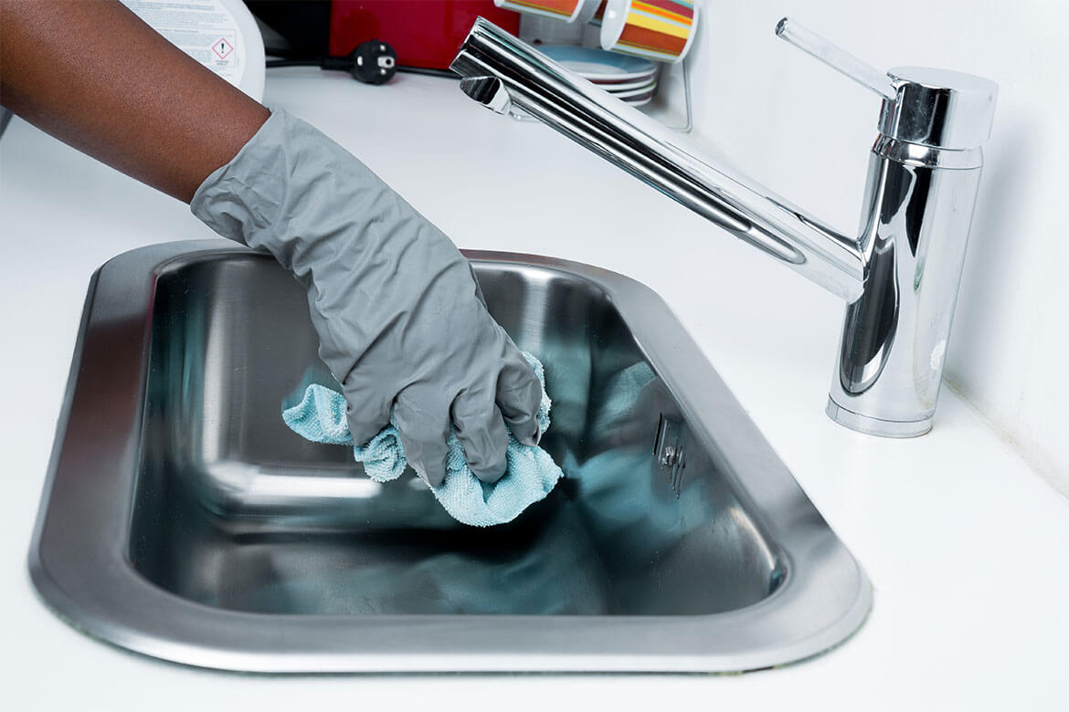 Read more about the article Emergency Cleaning Tips For Your Big Day